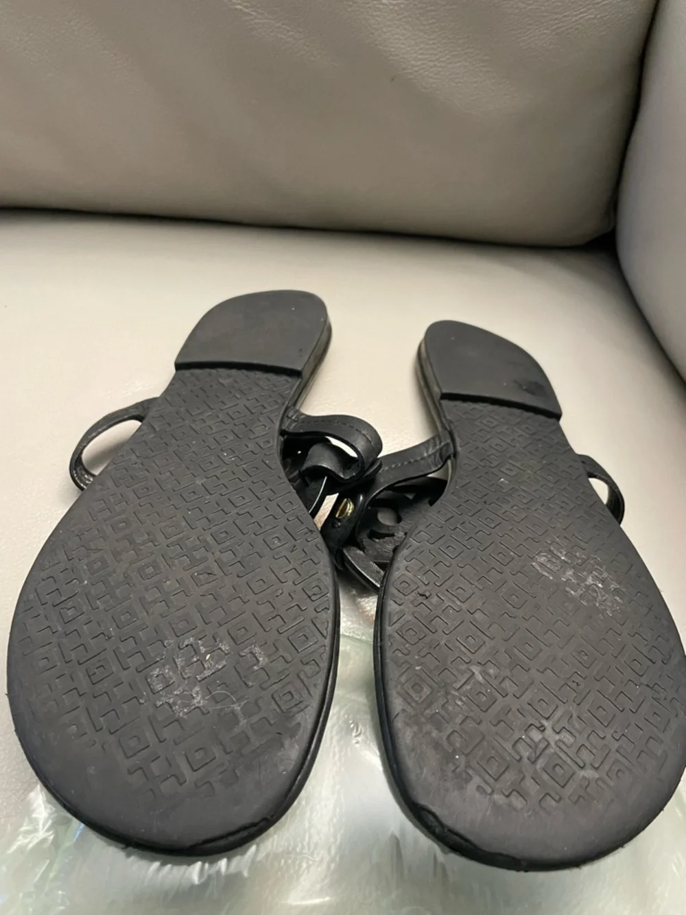 Tory Burch Black Leather Logo Thong Sandals with Gold Studs Sz.9.5 - Picture 8 of 8